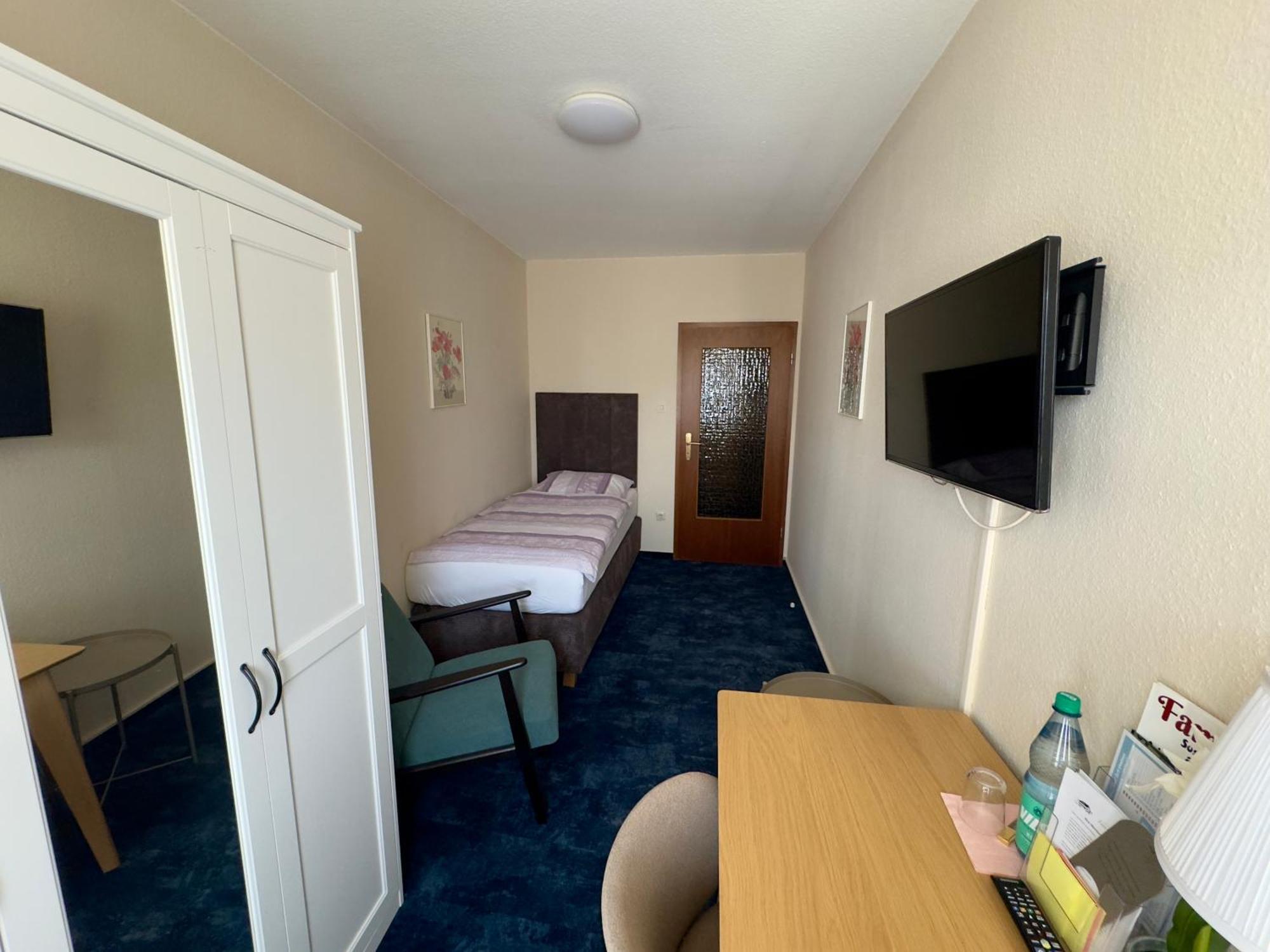 Hotel Zum Grafen Hallermunt Springe Bagian luar foto