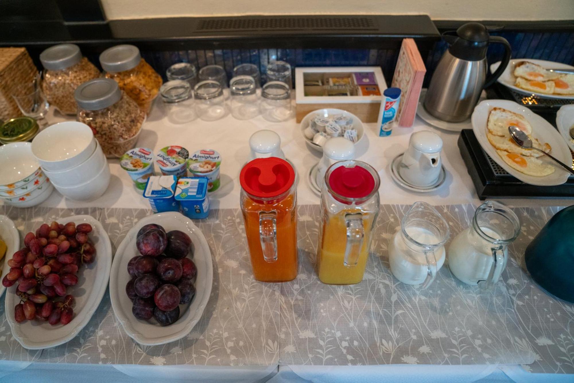 Hotel Zum Grafen Hallermunt Springe Bagian luar foto