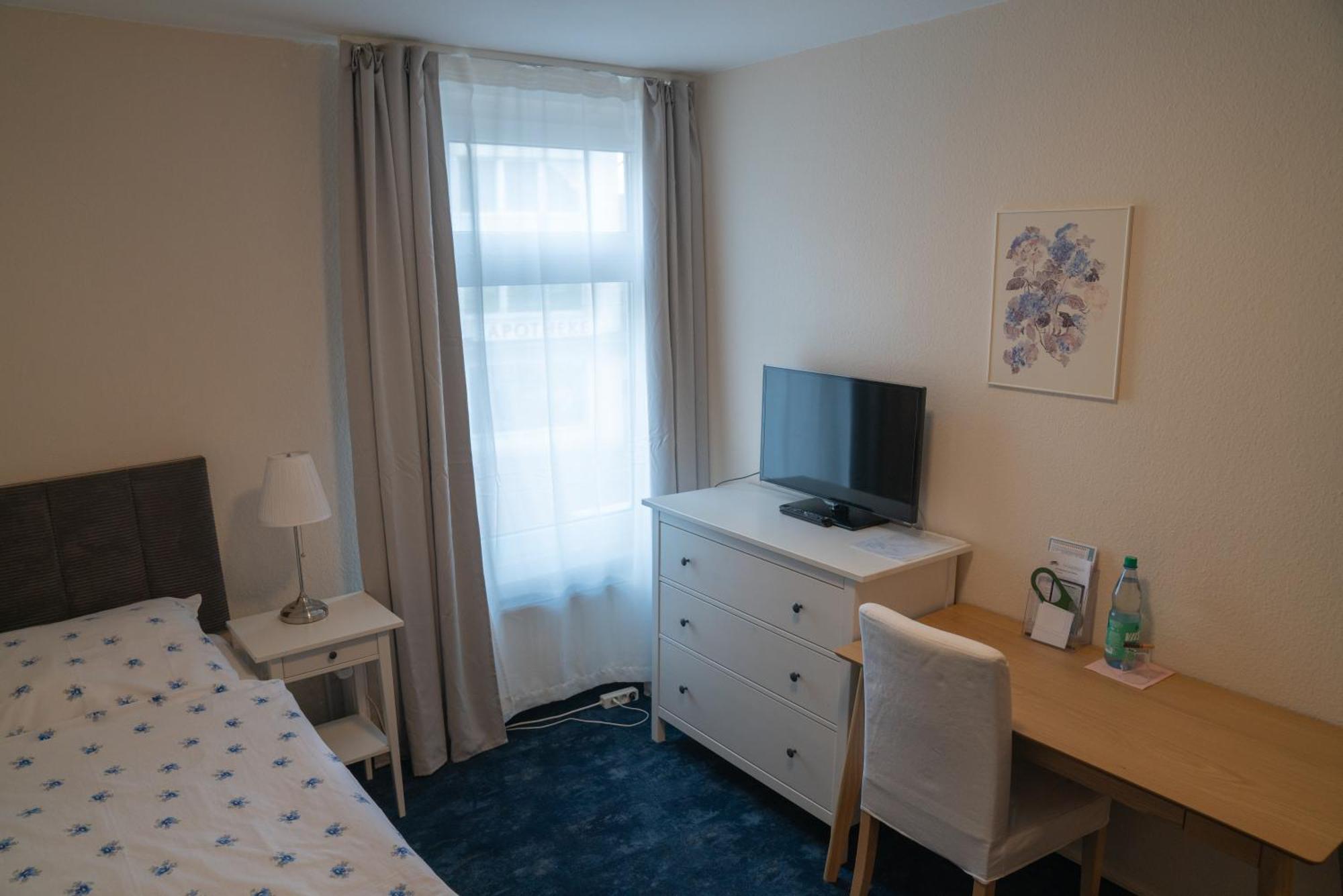 Hotel Zum Grafen Hallermunt Springe Bagian luar foto