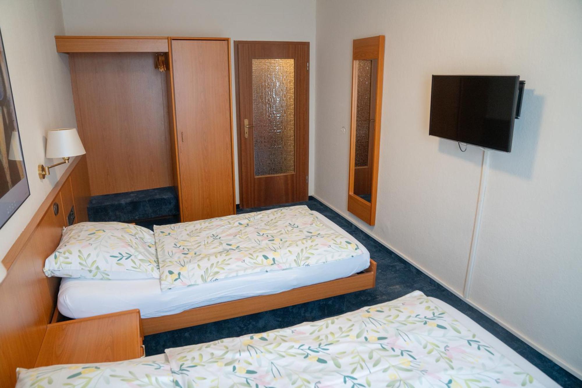 Hotel Zum Grafen Hallermunt Springe Bagian luar foto