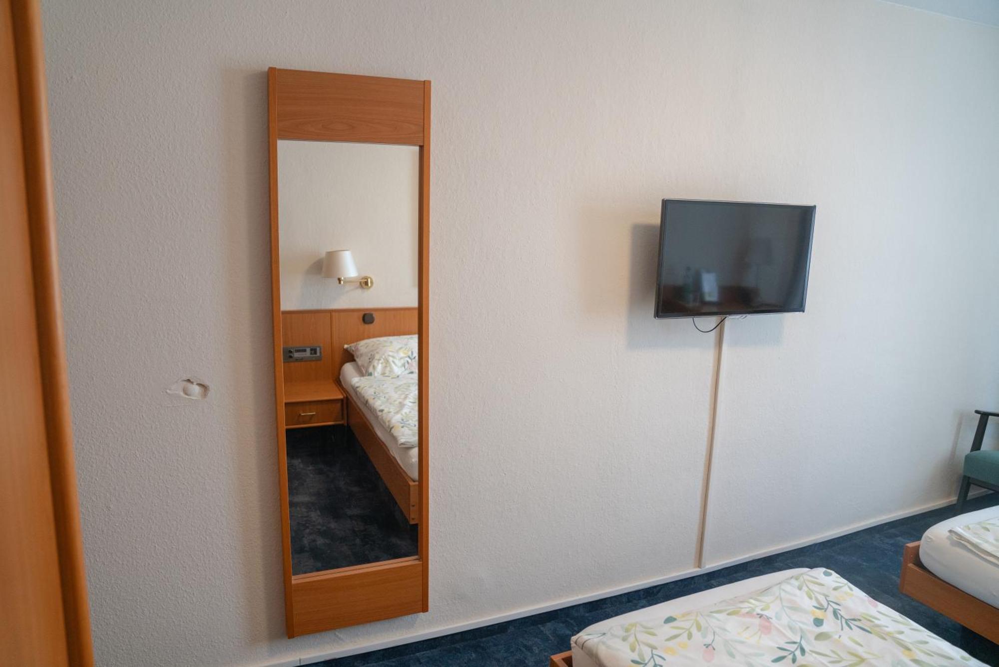 Hotel Zum Grafen Hallermunt Springe Bagian luar foto