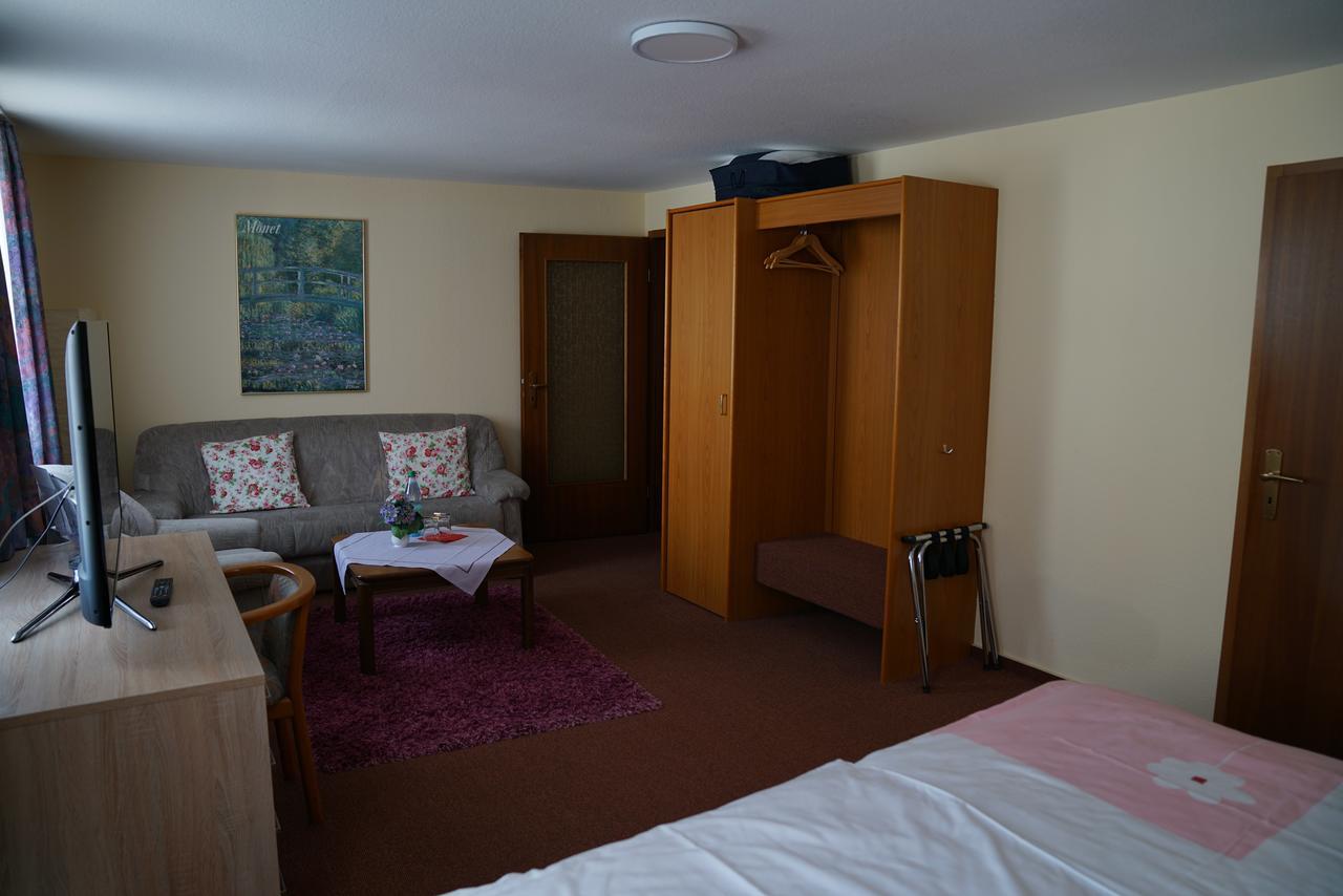 Hotel Zum Grafen Hallermunt Springe Bagian luar foto