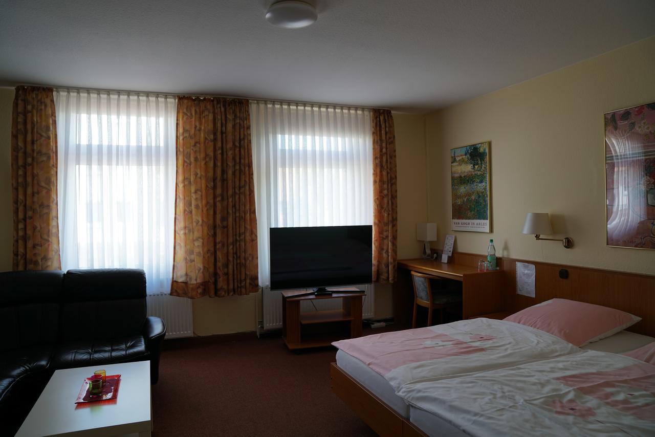 Hotel Zum Grafen Hallermunt Springe Bagian luar foto